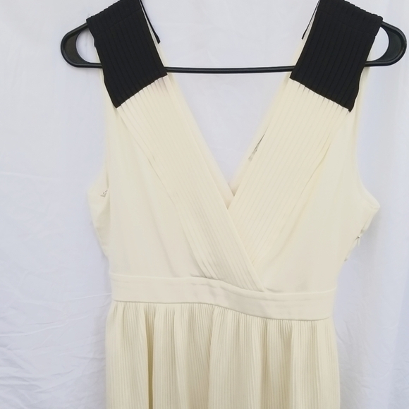 NWT Forever 21 women's cream/black pleated dress size medium - Picture 2 of 10